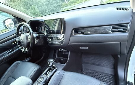 Mitsubishi Outlander III рестайлинг 3, 2015 год, 1 970 000 рублей, 22 фотография