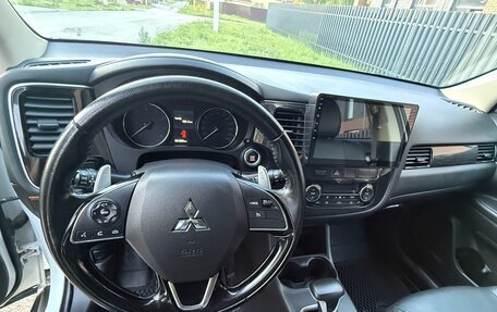 Mitsubishi Outlander III рестайлинг 3, 2015 год, 1 970 000 рублей, 34 фотография