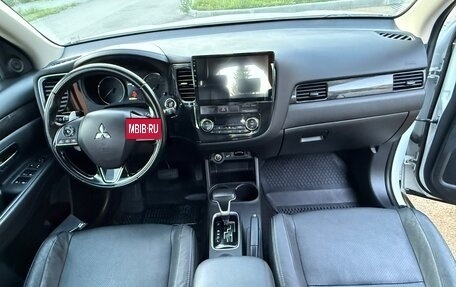 Mitsubishi Outlander III рестайлинг 3, 2015 год, 1 970 000 рублей, 21 фотография