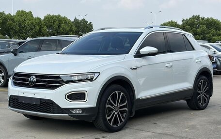 Volkswagen T-Roc I, 2022 год, 1 600 000 рублей, 1 фотография