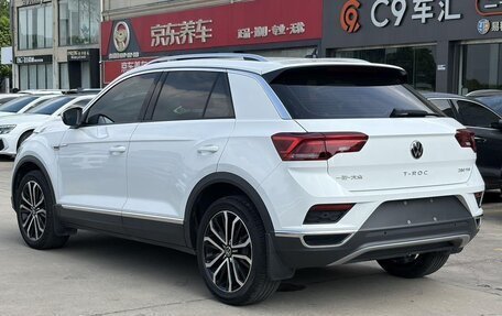 Volkswagen T-Roc I, 2022 год, 1 600 000 рублей, 3 фотография