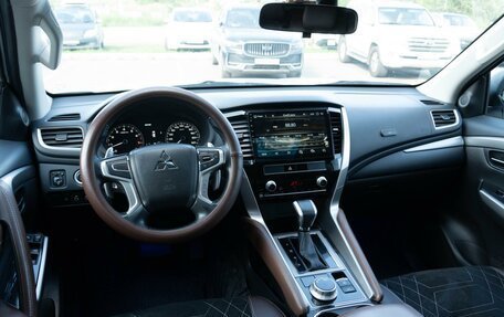 Mitsubishi Pajero Sport III рестайлинг, 2020 год, 3 950 000 рублей, 11 фотография