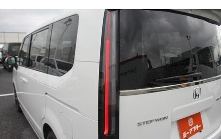 Honda Stepwgn, 2023 год, 2 300 000 рублей, 10 фотография