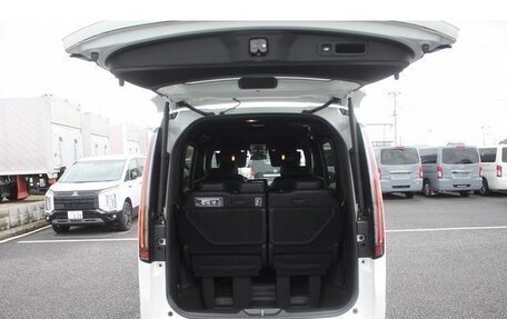 Honda Stepwgn, 2023 год, 2 300 000 рублей, 24 фотография