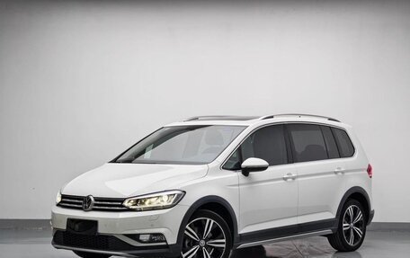 Volkswagen Touran III, 2019 год, 1 690 010 рублей, 1 фотография