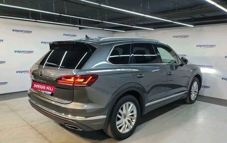 Volkswagen Touareg III, 2022 год, 7 087 000 рублей, 3 фотография