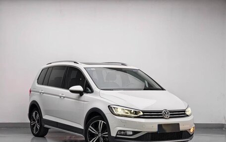 Volkswagen Touran III, 2019 год, 1 690 010 рублей, 3 фотография