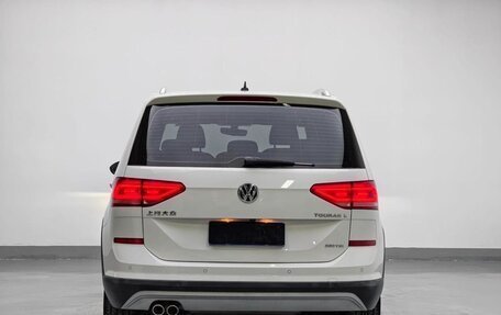 Volkswagen Touran III, 2019 год, 1 690 010 рублей, 6 фотография