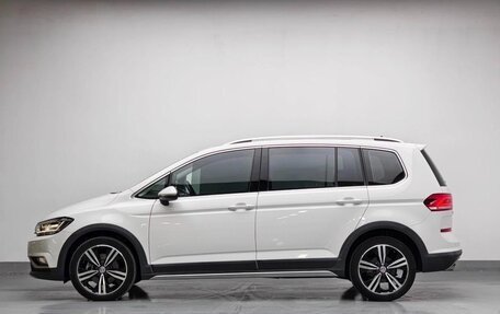Volkswagen Touran III, 2019 год, 1 690 010 рублей, 5 фотография