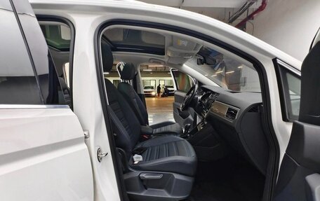 Volkswagen Touran III, 2019 год, 1 690 010 рублей, 9 фотография