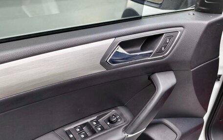 Volkswagen Touran III, 2019 год, 1 690 010 рублей, 17 фотография