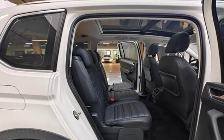 Volkswagen Touran III, 2019 год, 1 690 010 рублей, 18 фотография