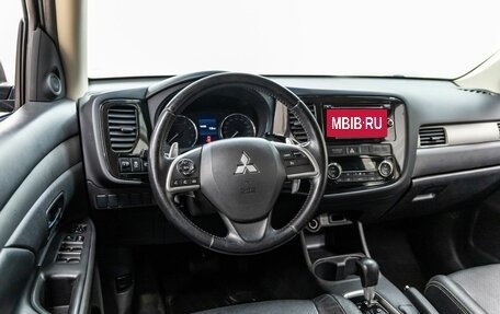 Mitsubishi Outlander III рестайлинг 3, 2012 год, 1 398 000 рублей, 14 фотография