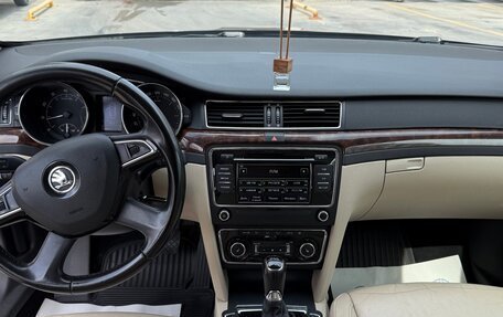 Skoda Superb III рестайлинг, 2014 год, 1 400 000 рублей, 13 фотография