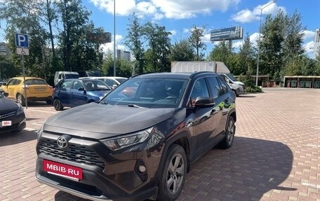 Toyota RAV4, 2021 год, 3 800 000 рублей, 2 фотография
