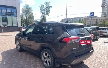 Toyota RAV4, 2021 год, 3 800 000 рублей, 5 фотография