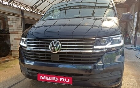 Volkswagen Caravelle T6 рестайлинг, 2020 год, 5 600 000 рублей, 1 фотография