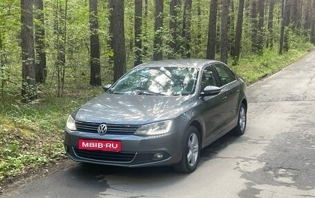 Volkswagen Jetta VI, 2014 год, 1 350 000 рублей, 2 фотография