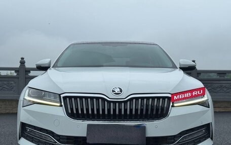 Skoda Superb III рестайлинг, 2023 год, 2 350 000 рублей, 2 фотография