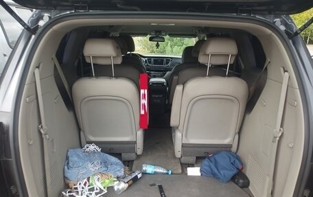 KIA Carnival III, 2018 год, 3 000 000 рублей, 2 фотография