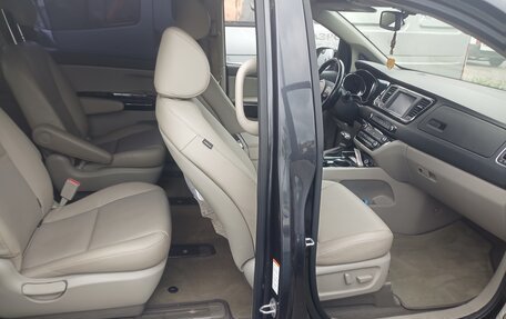 KIA Carnival III, 2018 год, 3 000 000 рублей, 9 фотография