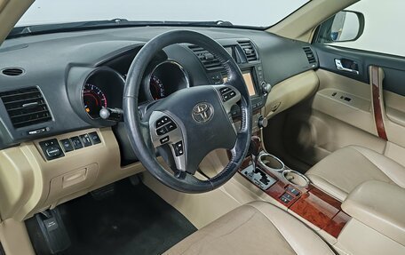 Toyota Highlander III, 2012 год, 1 849 000 рублей, 13 фотография