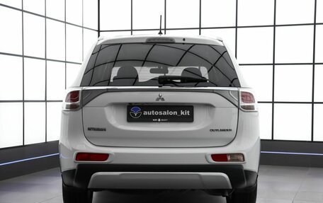 Mitsubishi Outlander III рестайлинг 3, 2014 год, 1 479 000 рублей, 5 фотография