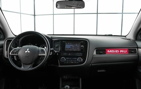 Mitsubishi Outlander III рестайлинг 3, 2014 год, 1 479 000 рублей, 10 фотография