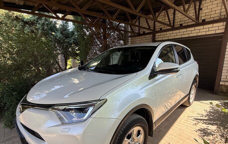 Toyota RAV4, 2018 год, 2 200 000 рублей, 2 фотография