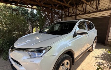 Toyota RAV4, 2018 год, 2 200 000 рублей, 3 фотография