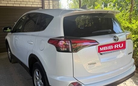 Toyota RAV4, 2018 год, 2 200 000 рублей, 6 фотография