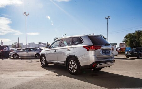 Mitsubishi Outlander III рестайлинг 3, 2019 год, 2 129 000 рублей, 9 фотография