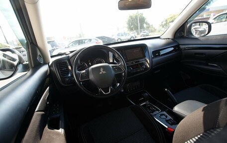 Mitsubishi Outlander III рестайлинг 3, 2019 год, 2 129 000 рублей, 10 фотография