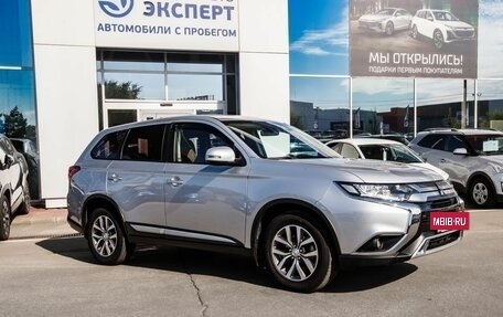 Mitsubishi Outlander III рестайлинг 3, 2019 год, 2 129 000 рублей, 5 фотография