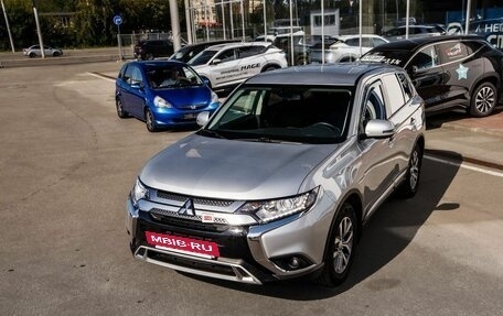 Mitsubishi Outlander III рестайлинг 3, 2019 год, 2 129 000 рублей, 3 фотография