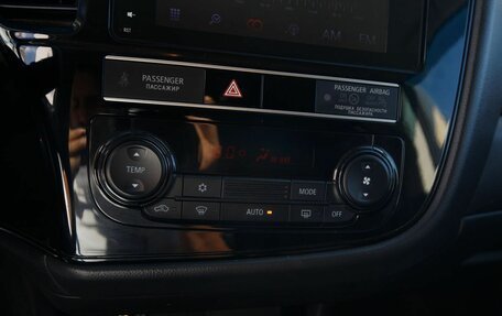 Mitsubishi Outlander III рестайлинг 3, 2019 год, 2 129 000 рублей, 15 фотография