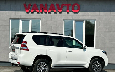 Toyota Land Cruiser Prado 150 рестайлинг 2, 2015 год, 4 000 000 рублей, 5 фотография