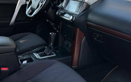 Toyota Land Cruiser Prado 150 рестайлинг 2, 2015 год, 4 000 000 рублей, 14 фотография