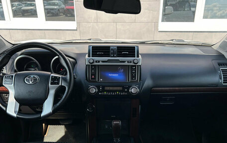 Toyota Land Cruiser Prado 150 рестайлинг 2, 2015 год, 4 000 000 рублей, 15 фотография