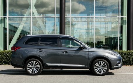 Mitsubishi Outlander III рестайлинг 3, 2019 год, 2 200 000 рублей, 8 фотография