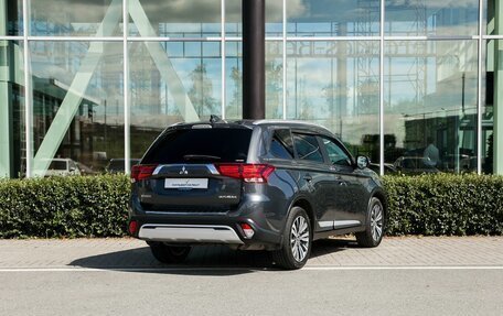Mitsubishi Outlander III рестайлинг 3, 2019 год, 2 200 000 рублей, 2 фотография