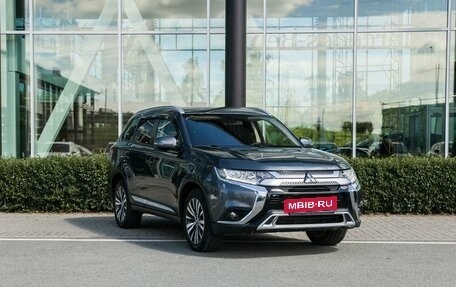 Mitsubishi Outlander III рестайлинг 3, 2019 год, 2 200 000 рублей, 5 фотография