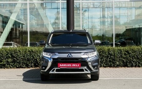 Mitsubishi Outlander III рестайлинг 3, 2019 год, 2 200 000 рублей, 3 фотография
