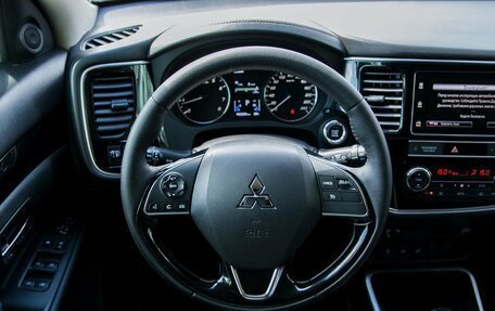Mitsubishi Outlander III рестайлинг 3, 2019 год, 2 200 000 рублей, 16 фотография