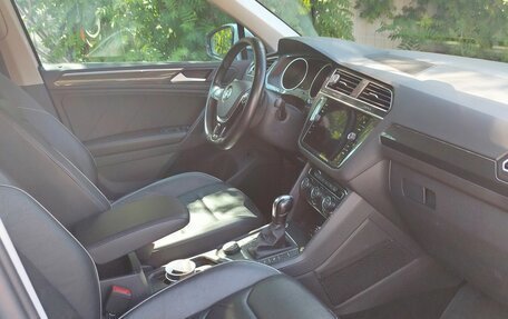 Volkswagen Tiguan II, 2019 год, 3 200 000 рублей, 20 фотография