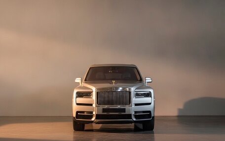 Rolls-Royce Cullinan, 2023 год, 44 912 000 рублей, 2 фотография