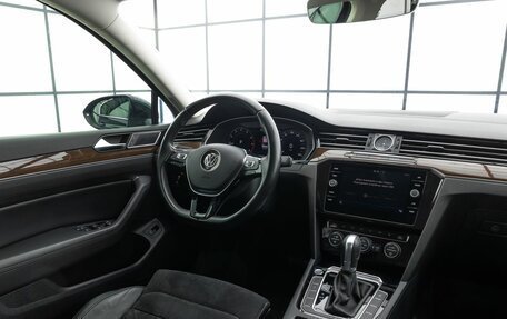Volkswagen Passat B8 рестайлинг, 2018 год, 2 099 000 рублей, 10 фотография