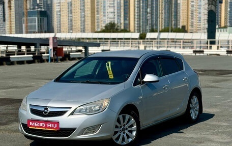 Opel Astra J, 2011 год, 590 000 рублей, 1 фотография