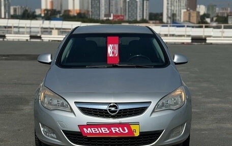 Opel Astra J, 2011 год, 590 000 рублей, 2 фотография