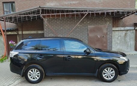 Mitsubishi Outlander III рестайлинг 3, 2013 год, 1 100 000 рублей, 3 фотография
